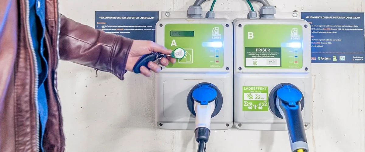 A user is charging with Fortum charging key.