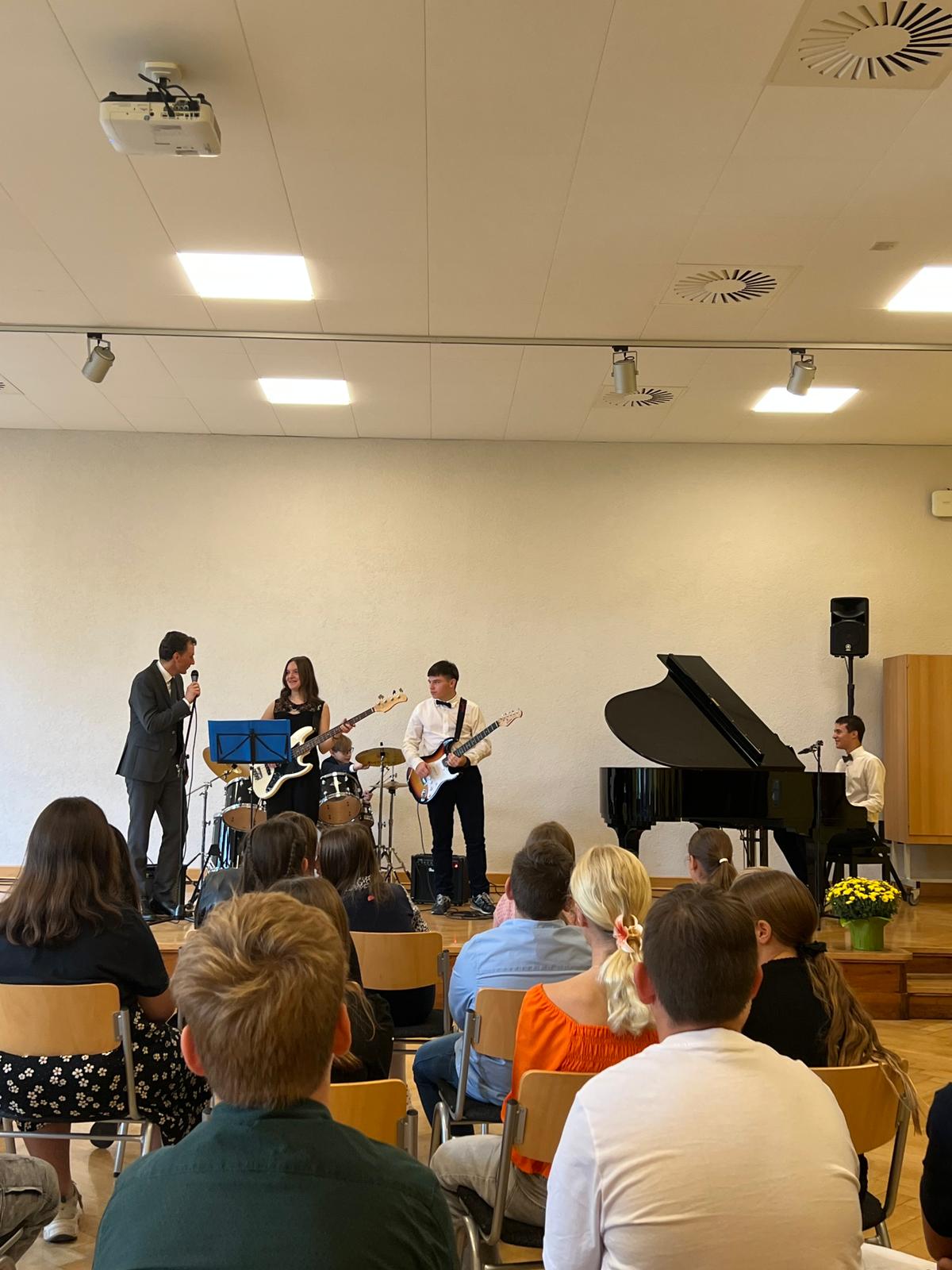 Schulband mit Bildungsminister