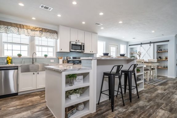 The [model name] has an amazing kitchen with a large, two-tier island and a pantry.