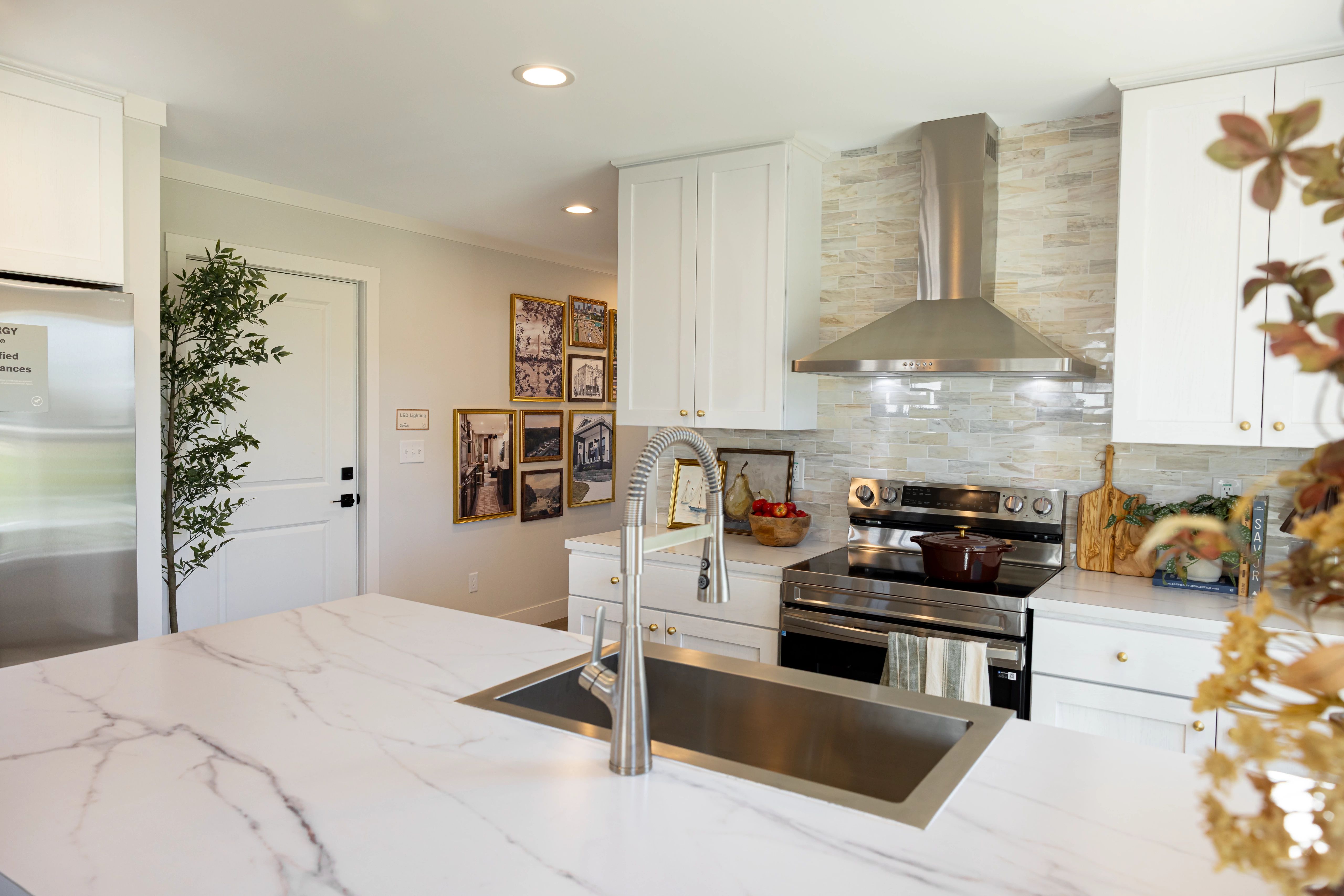 Innovative Housing Showcase Single Section CrossMod 27BLD16662AH25 The Cypress Interior 2025-Sept 019