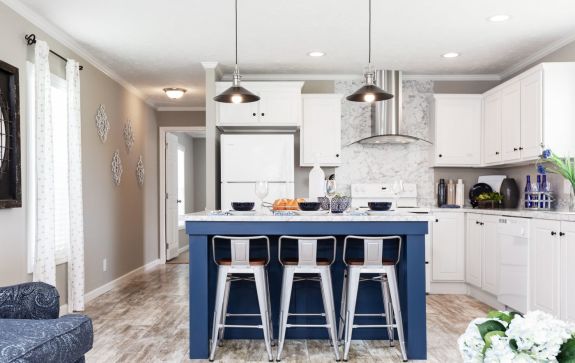 The 777 "Cool Breeze" 7616 is definitely a cool smaller home. Check out the pendant lights, marble style backsplash and countertops, the deep blue kitchen island, crown molding and light wood style floors.