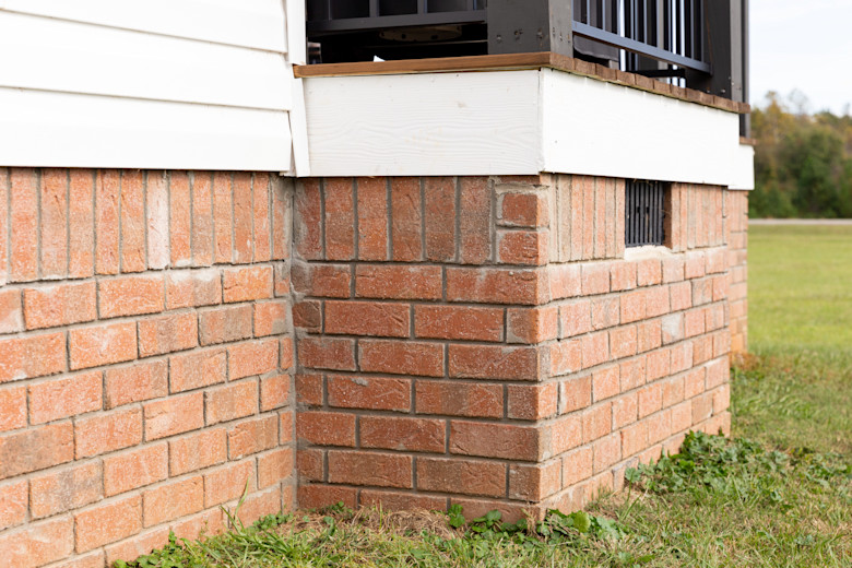 Brick skirting on the bottom of a Clayton Built® home.