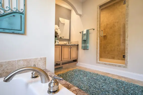 You won't believe this primary bathroom! The 3545 Jamestown has an almost completely enclosed shower with a built-in bench and two shower heads. And don't forget about the garden tub to soak in and the beautiful design features like the crown molding and arches.