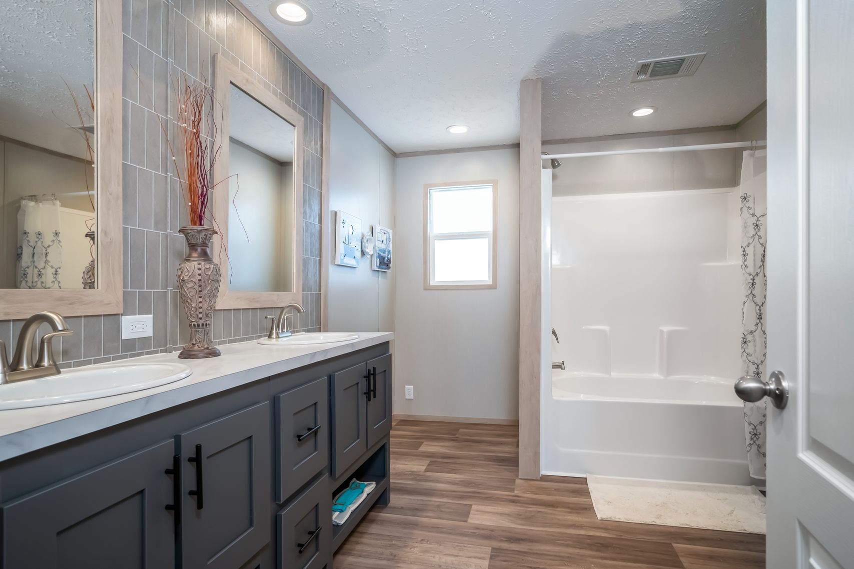 Manufactured Home Bathroom Options l Clayton Studio, image size:1707x1138