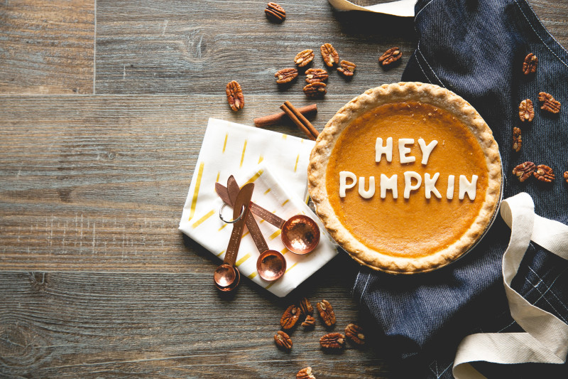 Flay lay of a pumpkin pie with the words “hey pumpkin” on it.