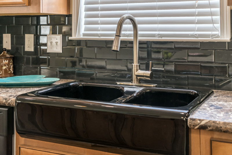 Gooseneck faucets have also become a common feature with a farmhouse sink. These long, curved faucet heads usually have an extender that allows you to remove the faucet head from its neck and wash dishes by easily adjusting the sprayer nozzle to the correct length.