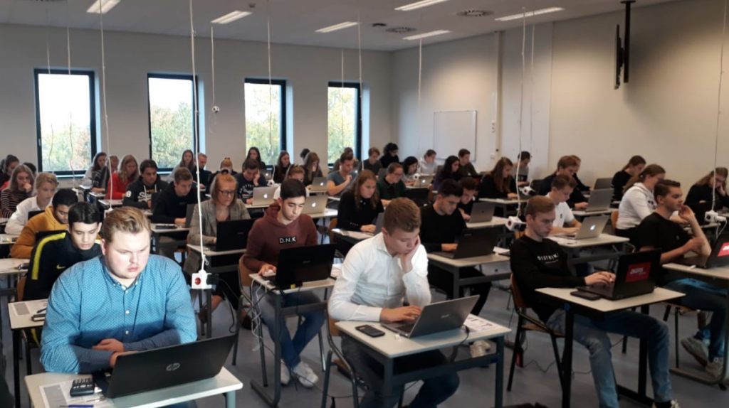 Primeur bij Avans: 650 studenten maken tegelijkertijd toets op eigen laptop