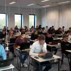 Primeur bij Avans: 650 studenten maken tegelijkertijd toets op eigen laptop