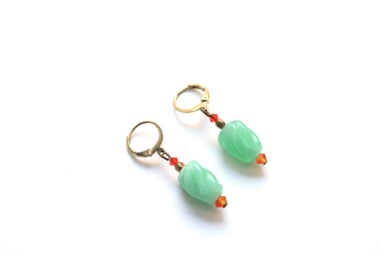 Green opaline twisted earrings