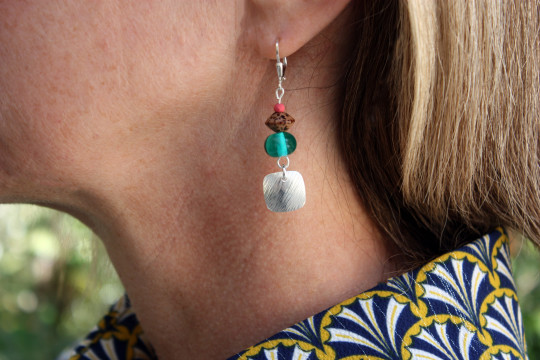 Transparent emerald green pearl earrings and silver square