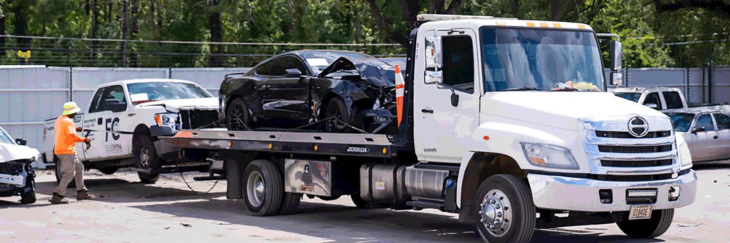 Semi truck transporting vehicles