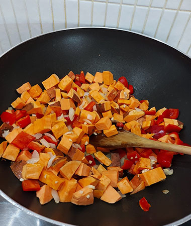 R06_Sweet Potato and Red Lentil Chilli - step 2