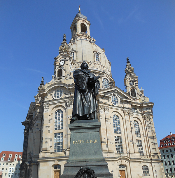 frauenkirche-mit-luther-denkmal