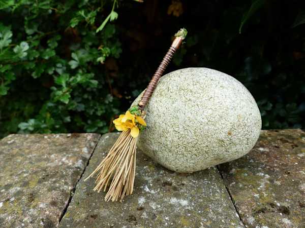 Yellow Flower Broomstick