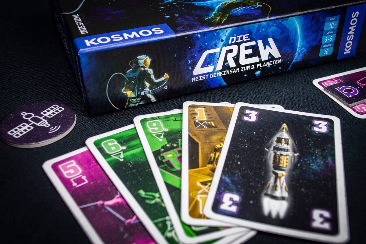 The Crew: The Quest for Planet Nine kooperatív társasjáték - doboz és kártyák