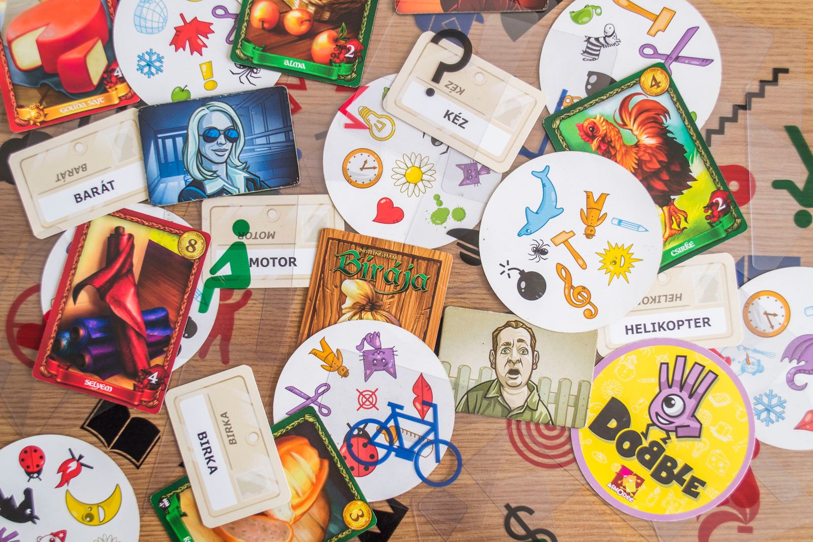 5 családi társasjáték, amihez nem kell kockának lenni