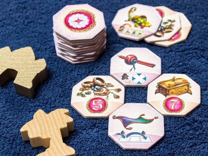 Five Tribes: Artisans of Naqala társasjáték kiegészítő - kincs és mágikus tárgy tokenek 