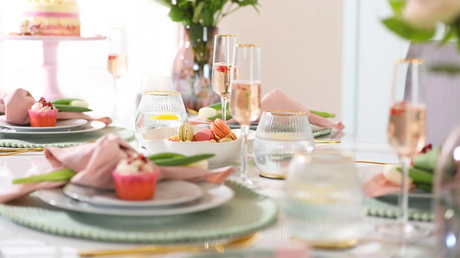 banner-dress-dining-table-1600x900