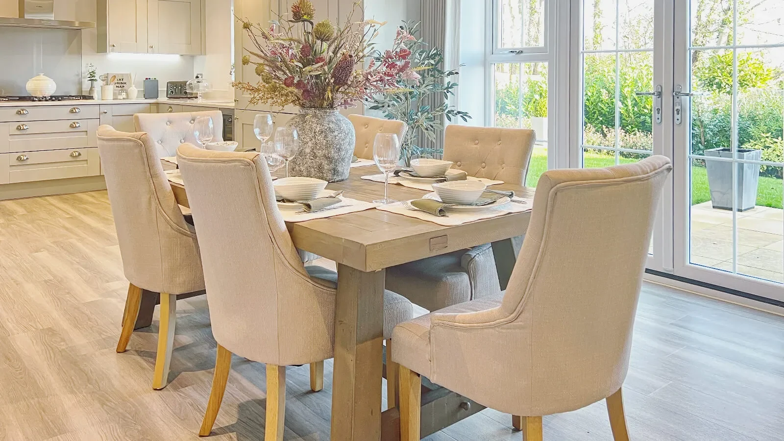 Homes We Love: Fresh country neutrals > banner