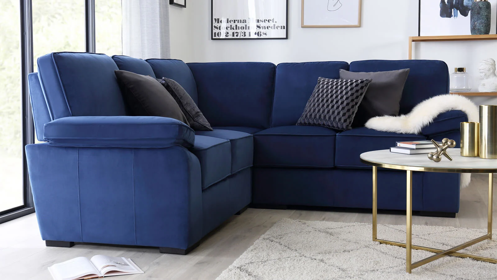 banner-blue-sofa-living-room-ideas-1600x900