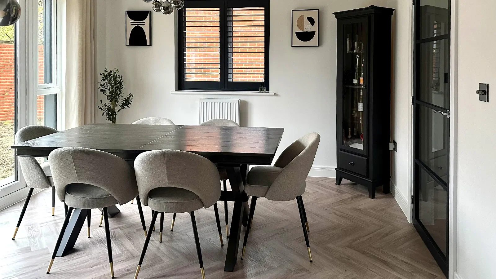  Homes We Love: Monochrome, minimalist and modern > banner