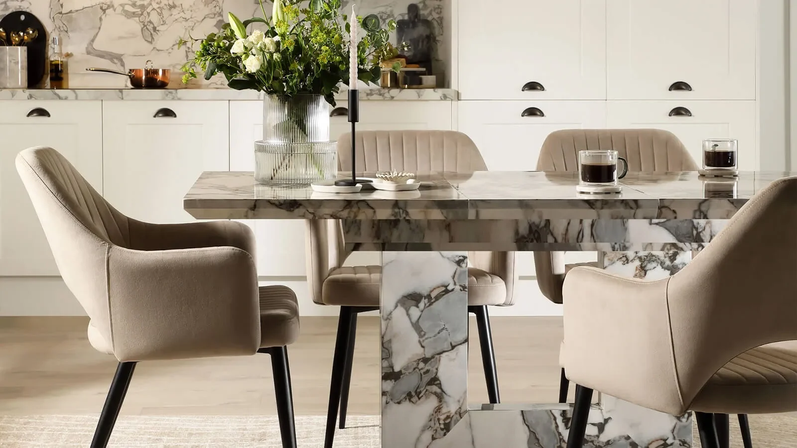 banner-interior trends 2025 statement marble-l