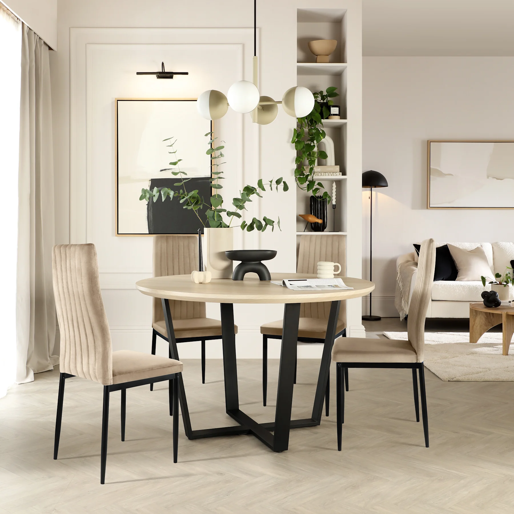 Traviso Round Dining Table & 4 Leon Chairs, Light Oak Effect & Black Steel, Champagne Classic Velvet, 120cm
