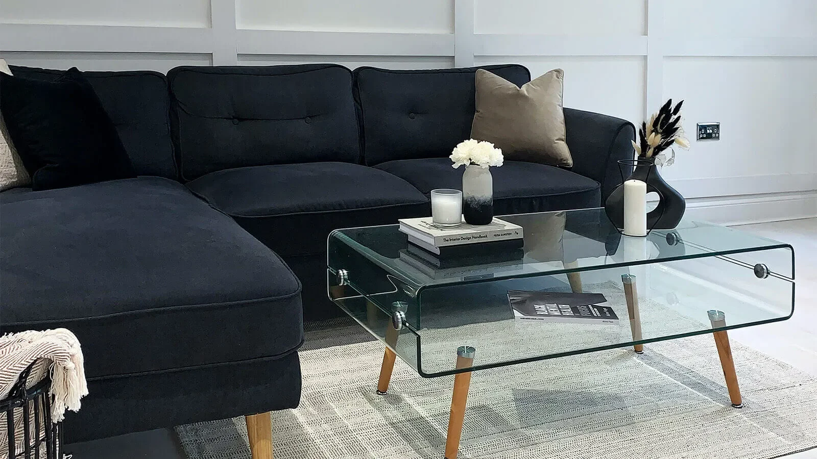 Homes We Love: Chic, compact and modern > Banner