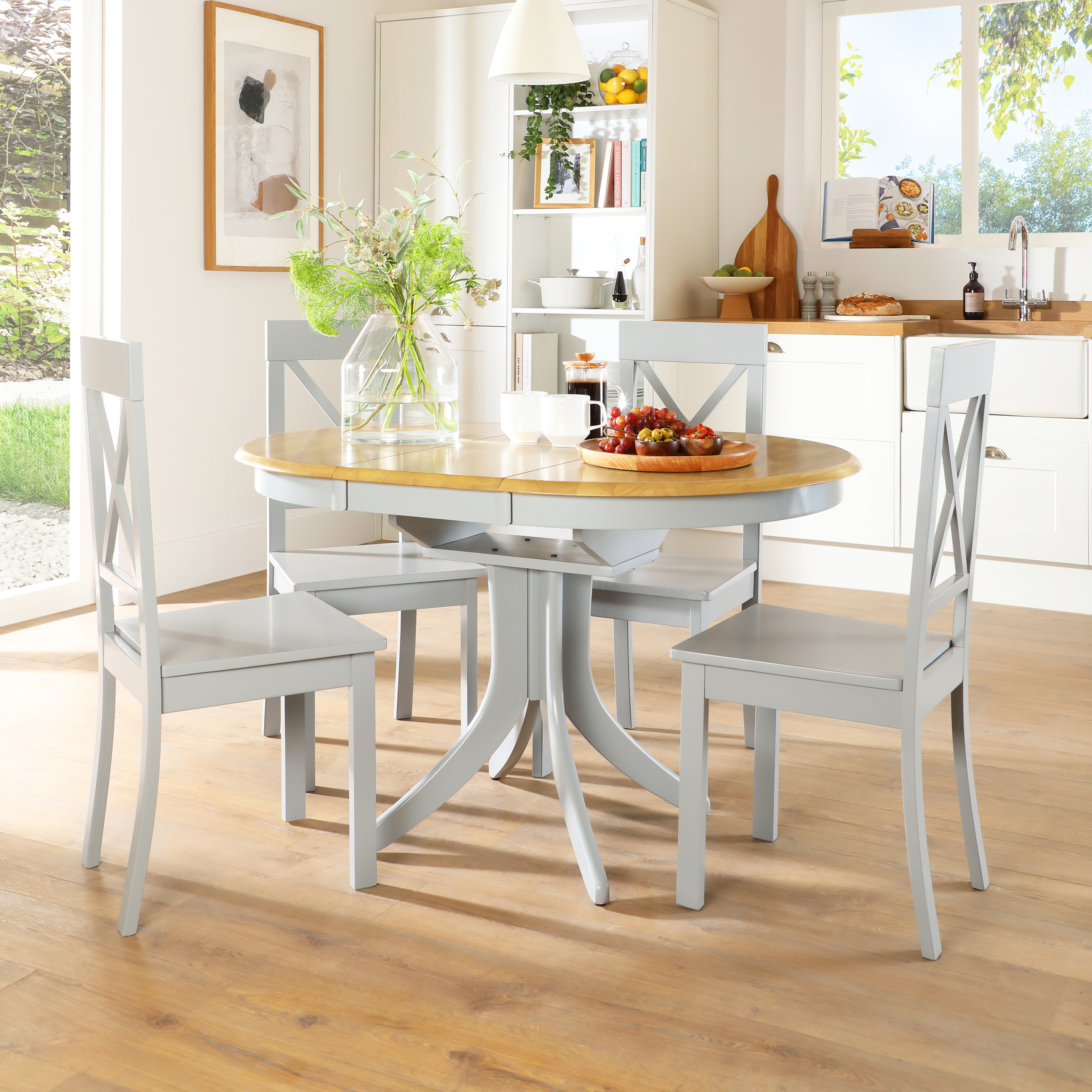 Hudson Round Extending Dining Table & 4 Kendal Chairs, Natural Oak