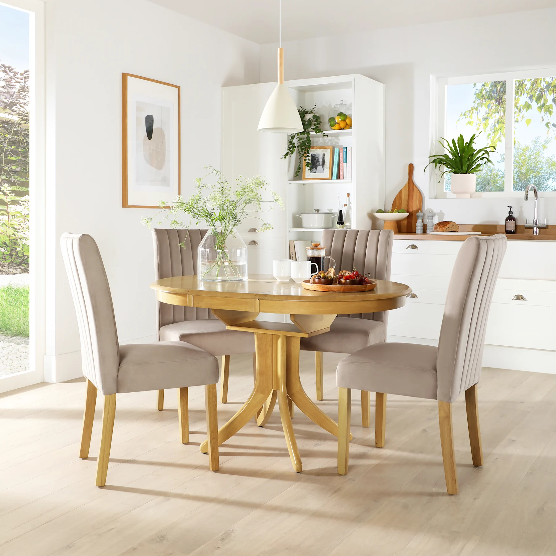 Hudson Round Extending Dining Table & 4 Salisbury Chairs, Natural Oak Finished Solid Hardwood, Beige Classic Plush Fabric, 90-120cm