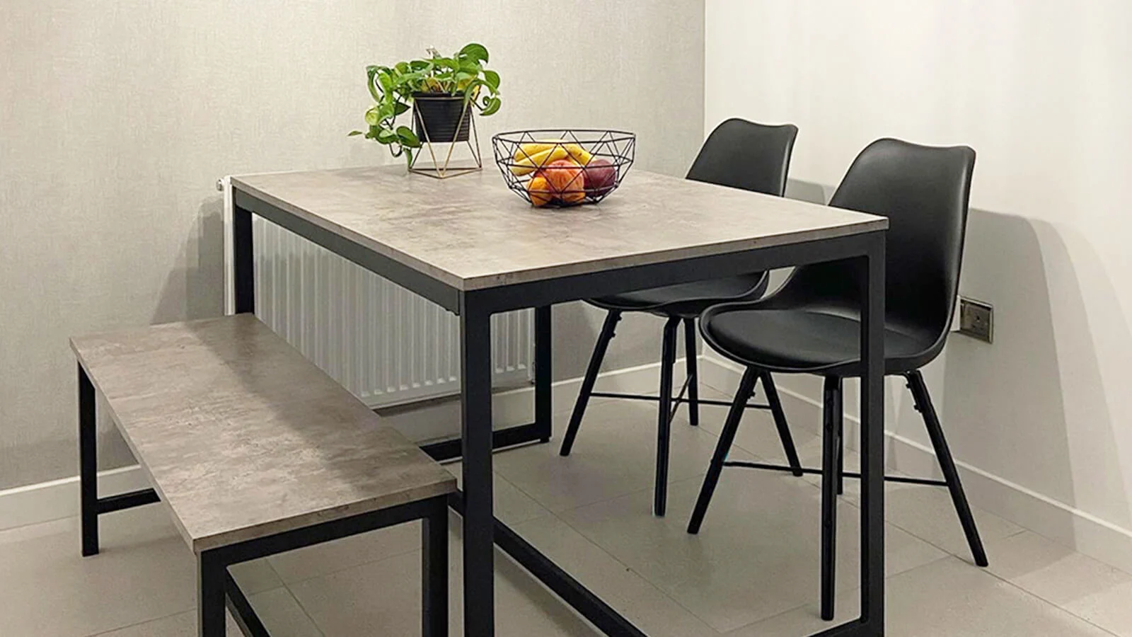 HWL chic black accents Louise Thompson > banner