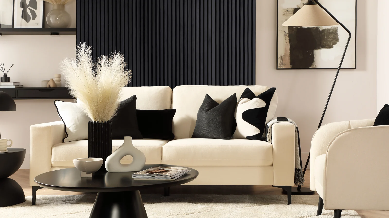 10 living room feature wall ideas > Feature Wall IMG 51054 v2 1600x900