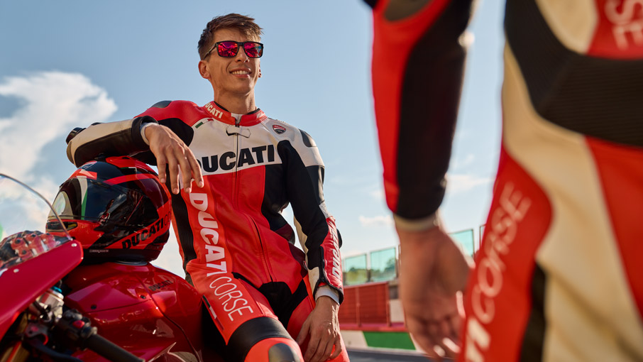 DUCATI ドゥカティ レーシングスーツ ウルトラマンカラー レザー