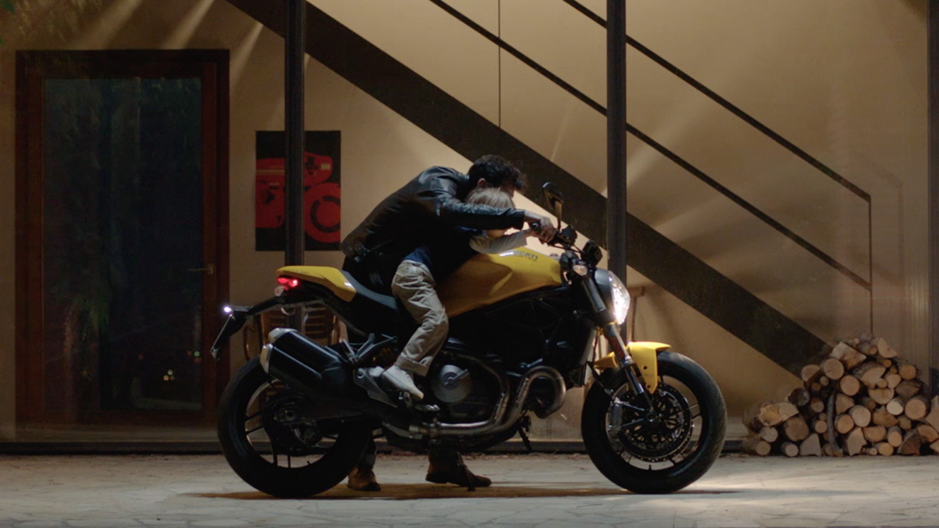 ... Ducati Testastretta 11° engine allow for particularly long maintenance  intervals and reduced running costs, calling for an oil change every 15,000  Km ...