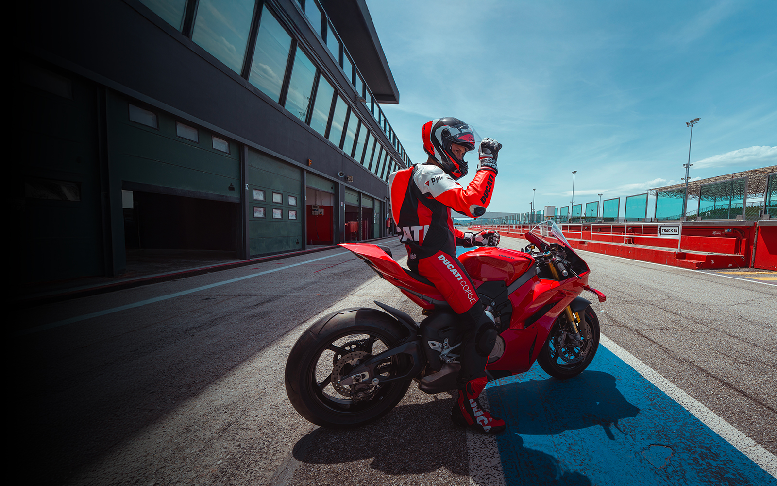 DUCATI ライディングスーツ （ブラック/レッド、サイズ52） ドゥカティ レーシングスーツ – プロテクション＆快適性・公式ギア