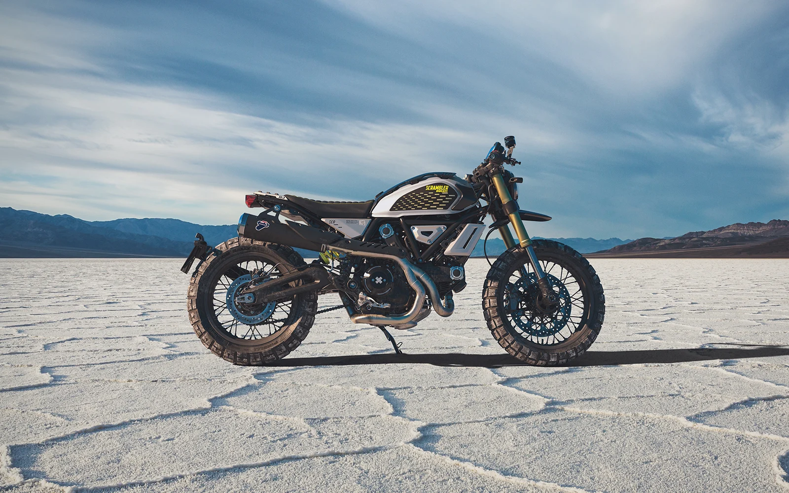 スクランブラー、ロンドンで開催された「Bike Shed MotoShow」で2台の 