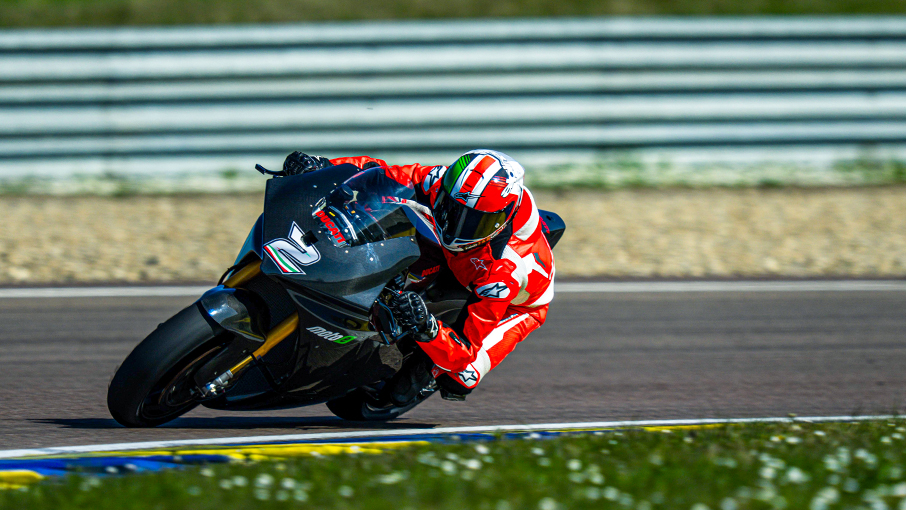 La Ducati V21L al via della MotoE 2025 con nuovi aggiornamenti tecnici