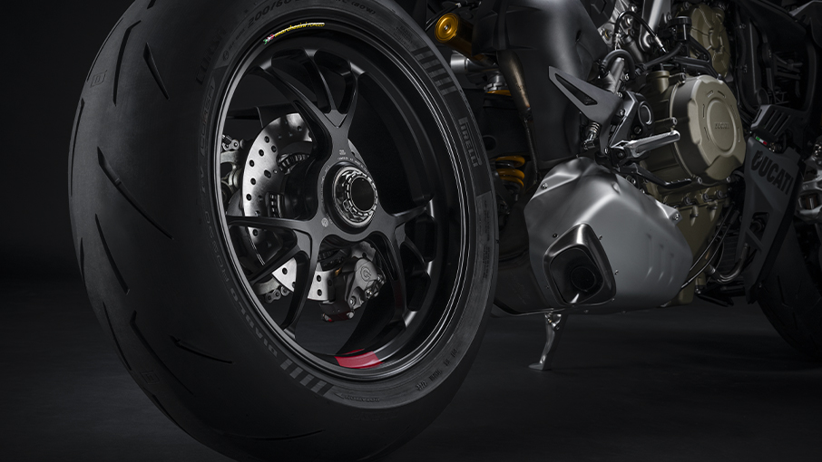 Ducati Streetfighter V4 - Chassis And Ergonomics