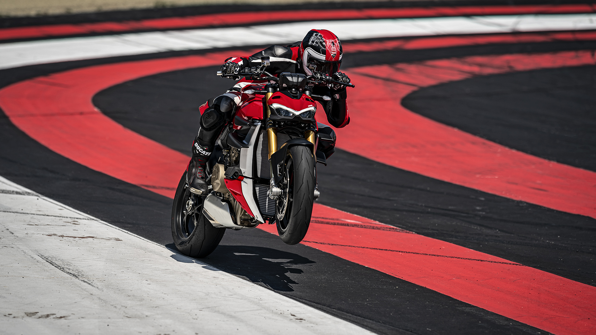 新型ストリートファイター V4 モダンでハイテクなネイキッド バイク Ducati