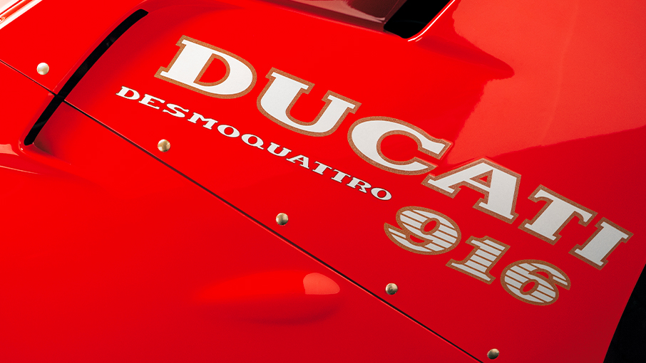 DUCATI 916 本国版・初期カタログ【超希少】SBKケース入り ドゥカティ 916 – 伝説のスーパーバイク – 歴史とデザインのアイコン