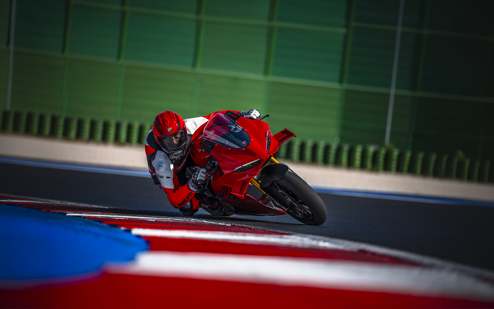 Ducati Panigale V4 S 2027 sur circuit