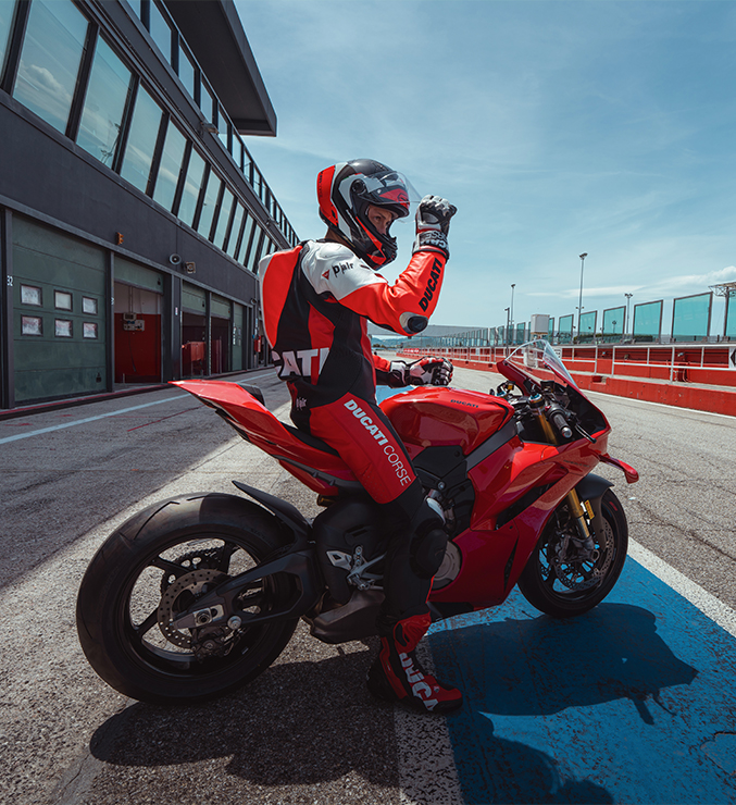 メンズ、レディース、キッズ用バイクアパレル＆アクセサリー | Ducati