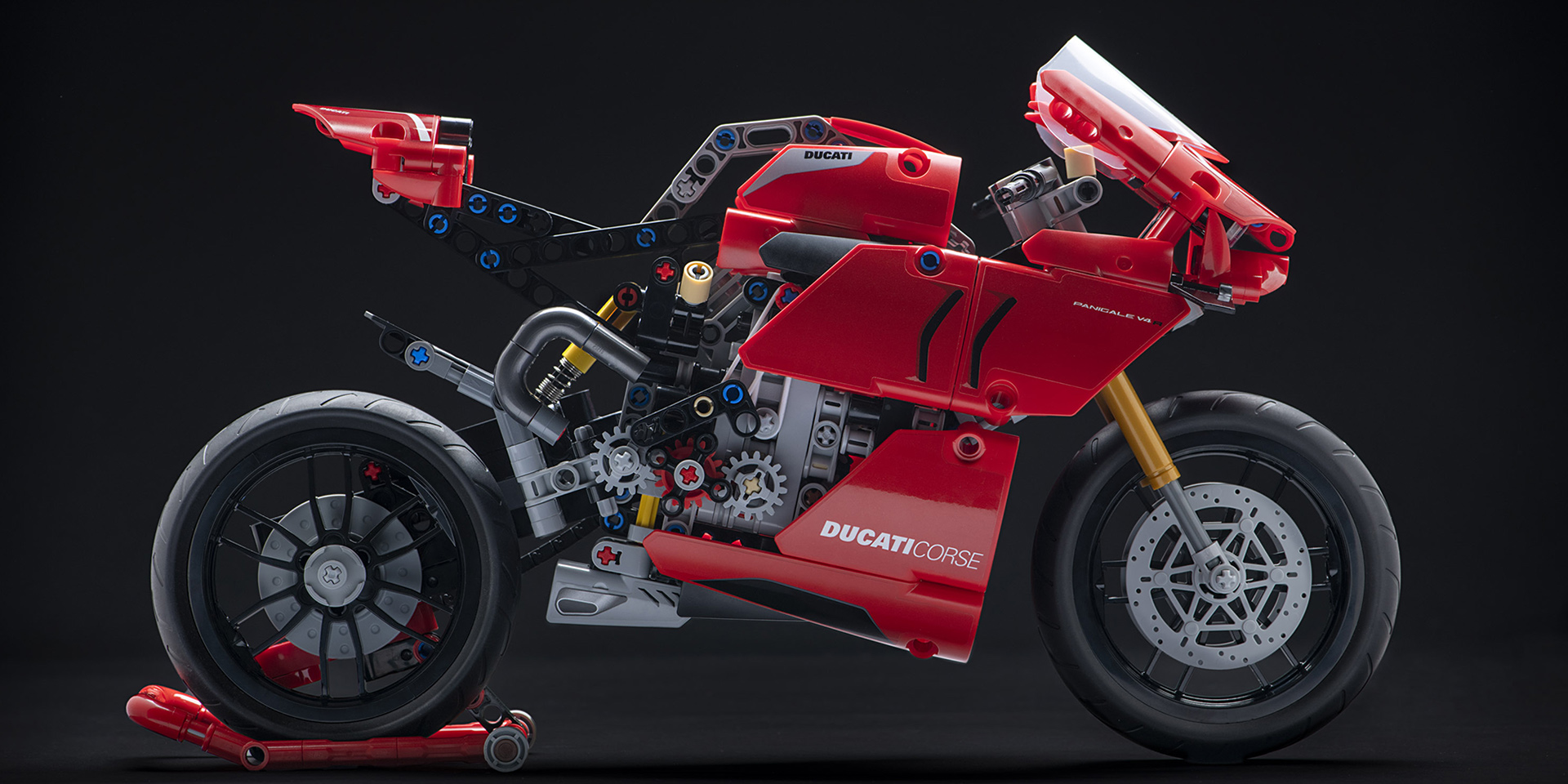 Excitement and fun with the Ducati Panigale V4 R LEGO® Technic™