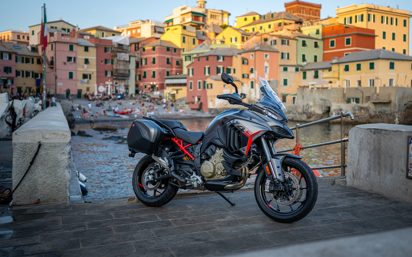 Ducati Multistrada V4 S Grand Tour équipée pour les voyages longue distance
