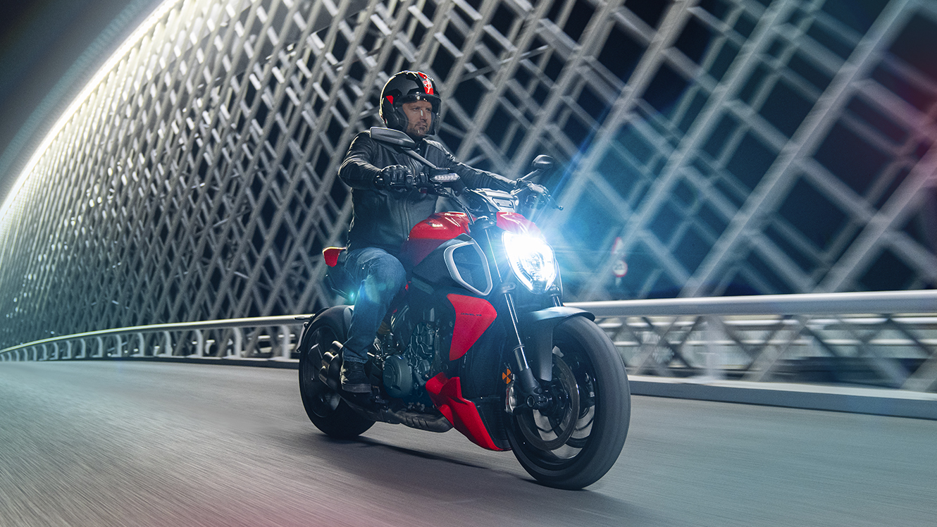 Video: Ducati Introduces New Diavel V4 - Roadracing World Magazine