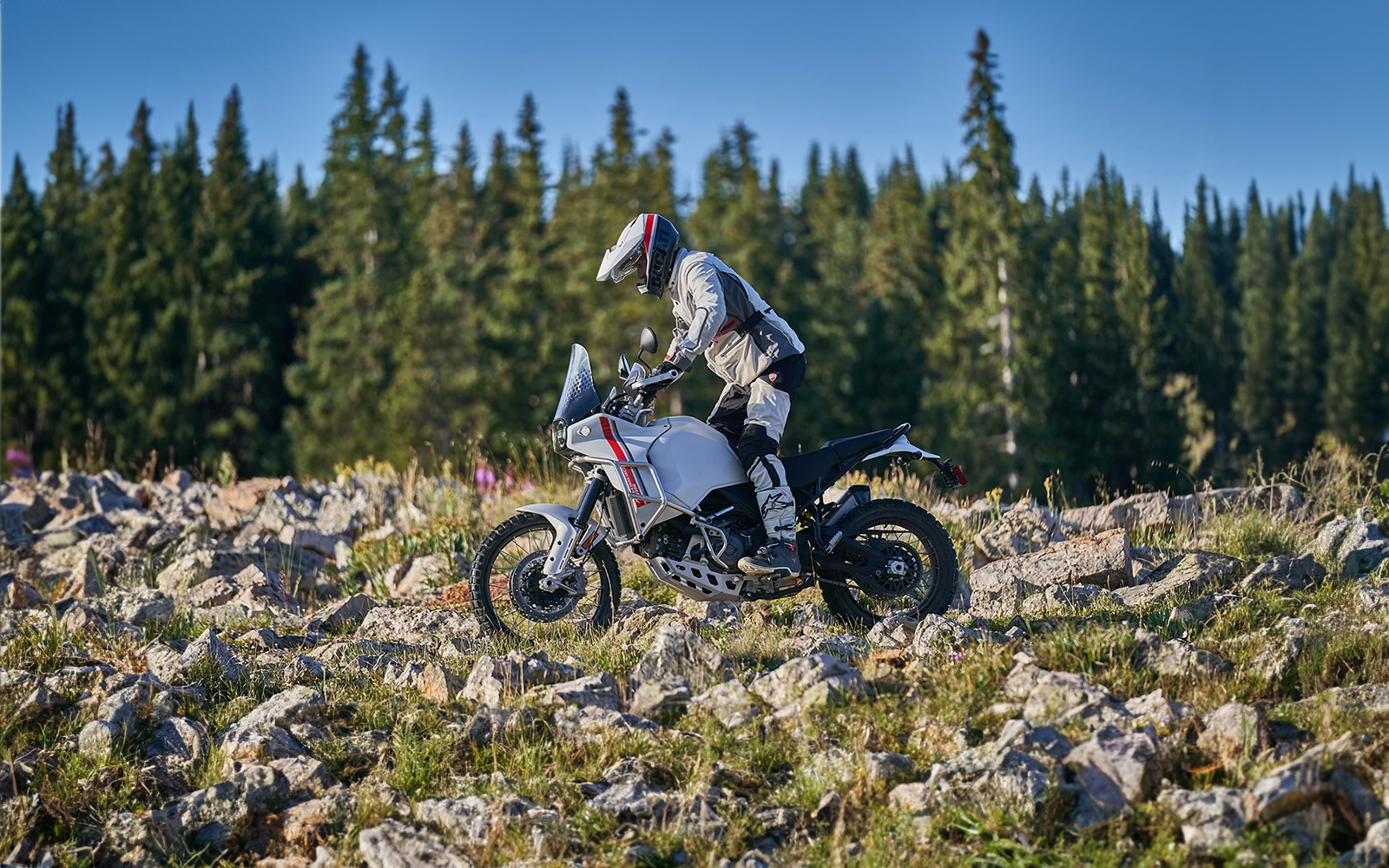 Ducati-DesertX-Overview-hero-short-1600x1000.jpg