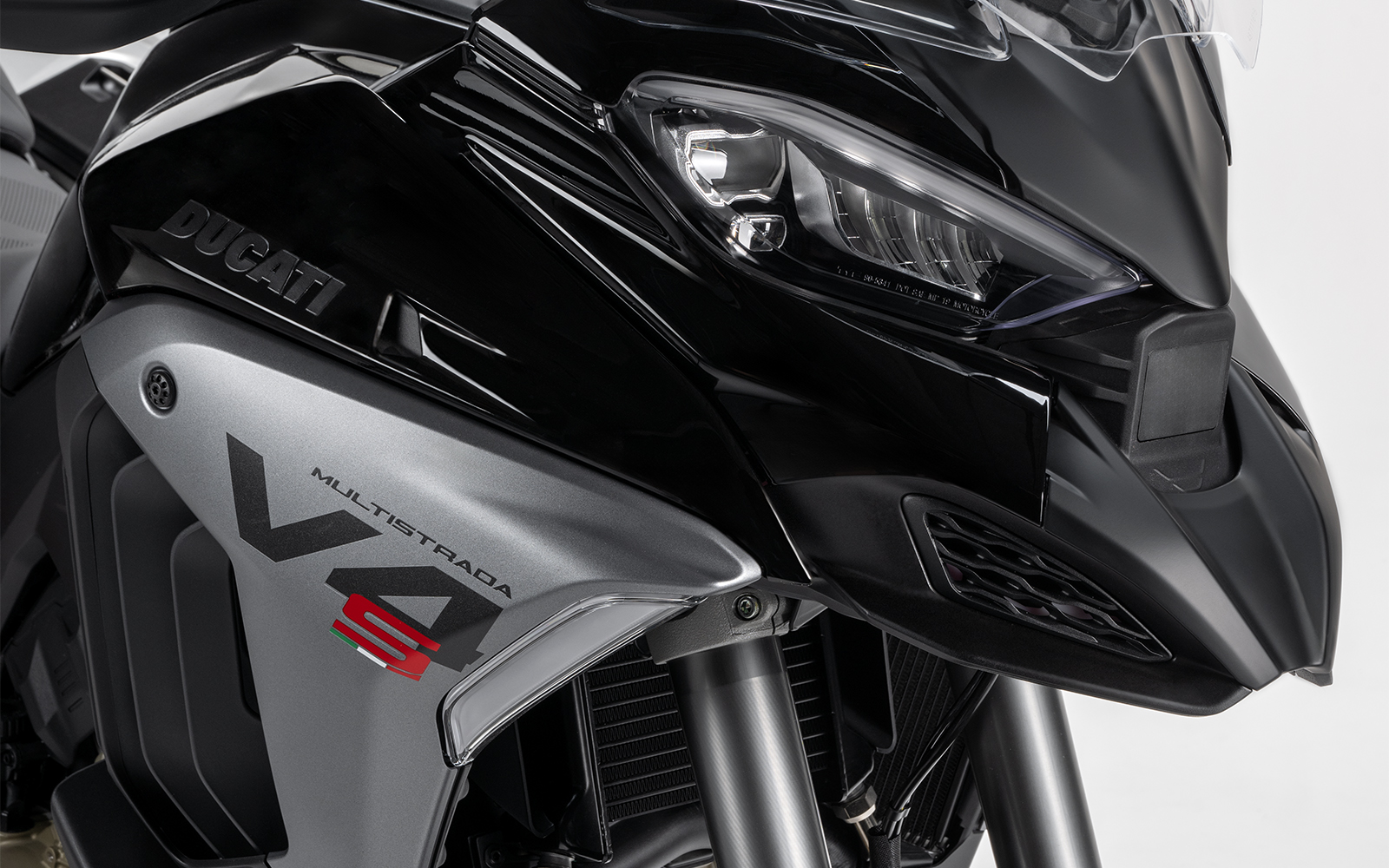 Vehicle - Multistrada V4 - Target: total comfort.