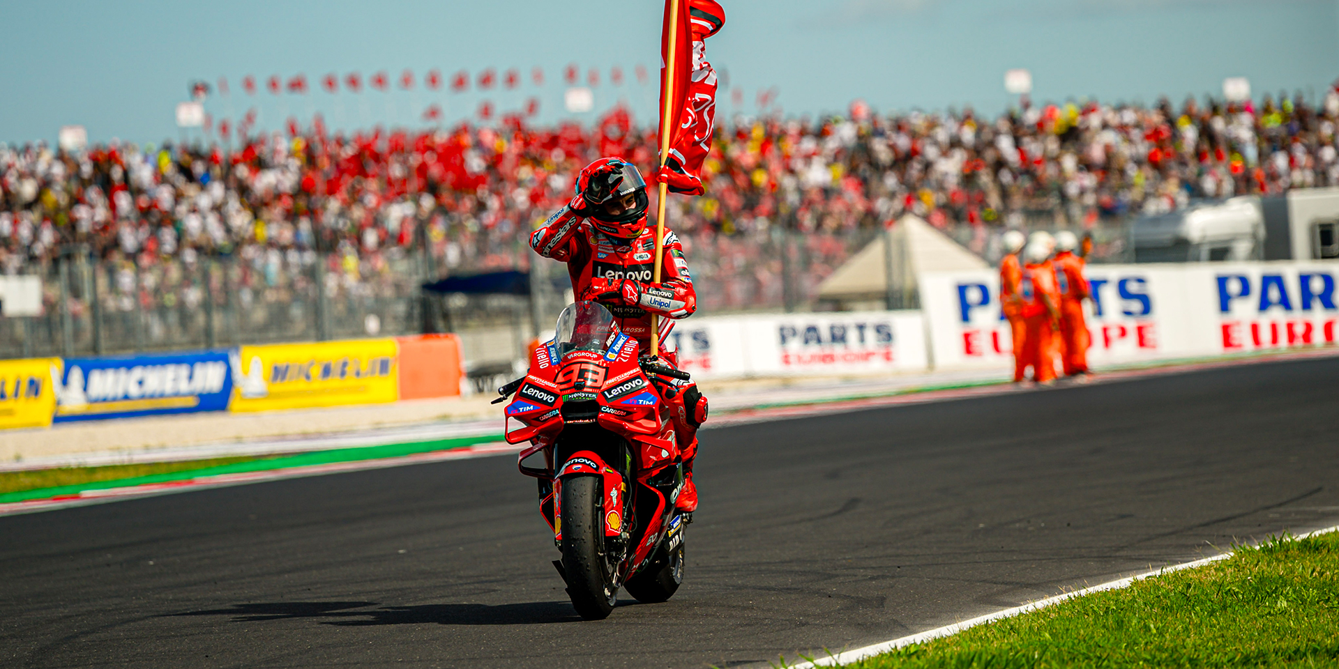 Victoria sobresaliente de Marc Márquez y el Ducati Lenovo Team en ...