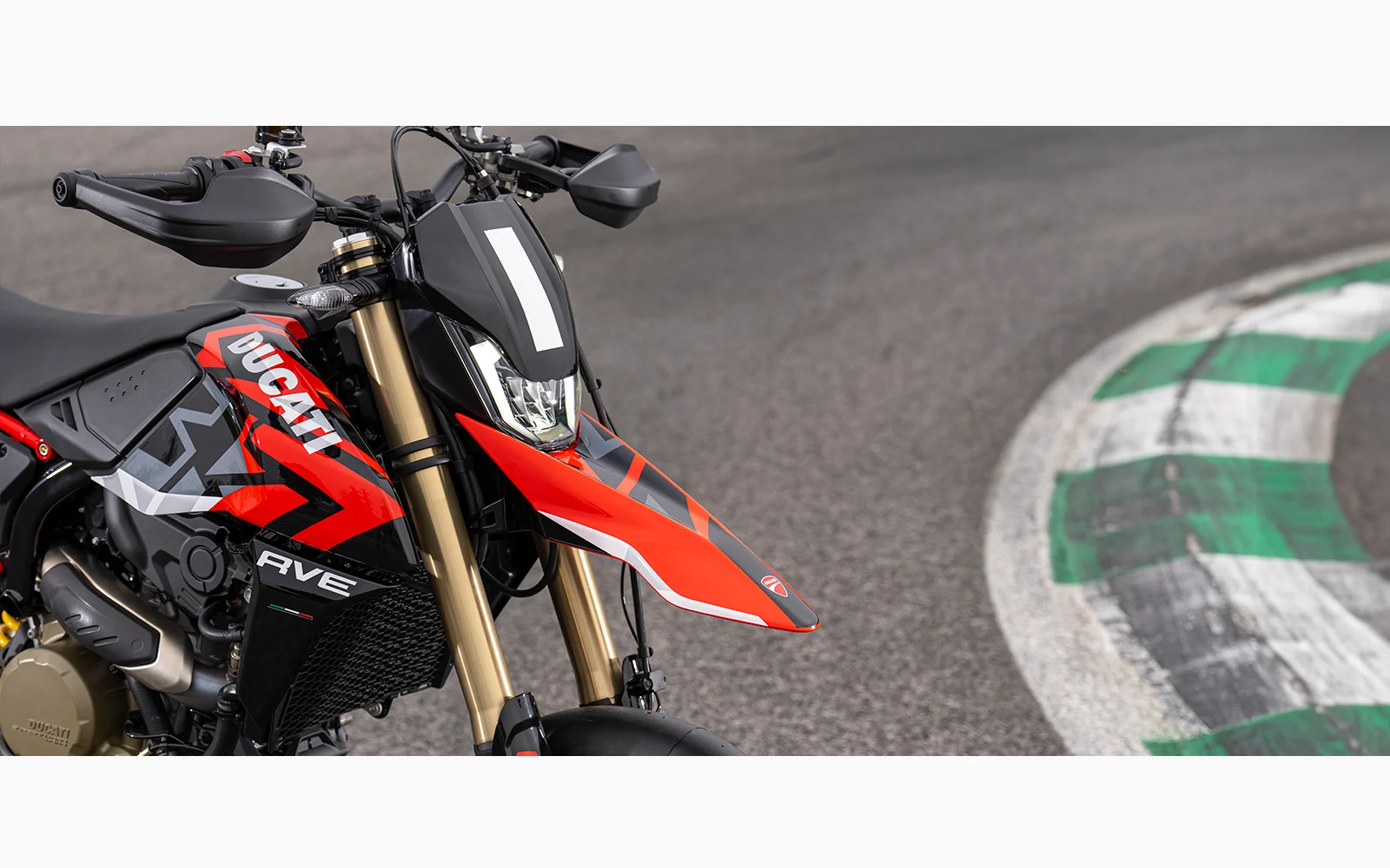 Hypermotard 698 Mono | Live. Play. Ride.
