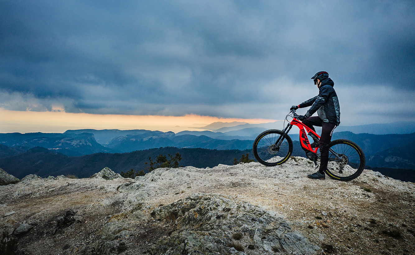 ドゥカティ E-BIKE – 電動アシスト自転車 – デザインと